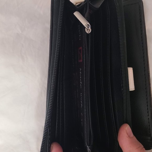 Stone Mountain Black leather wallet - Picture 4 of 6